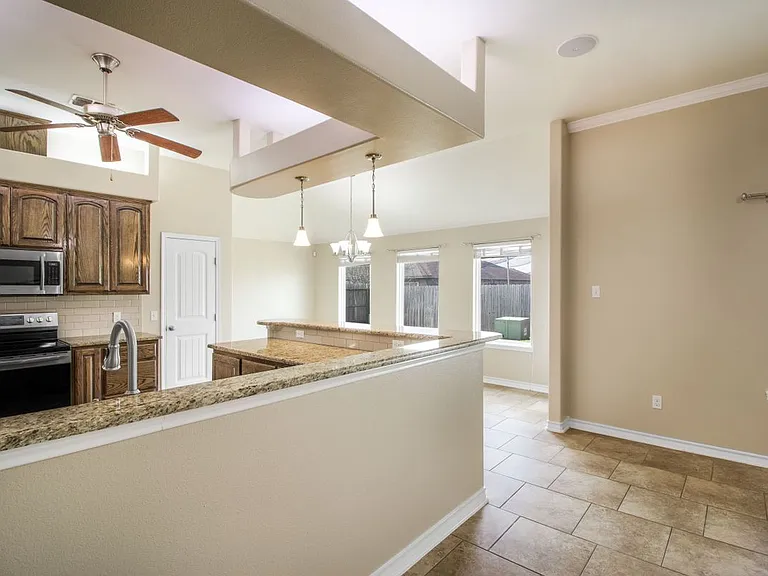 3825 Kangaroo Ct — Photo 12