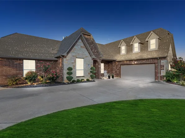 912 Crown Ct, Burleson, TX 76028