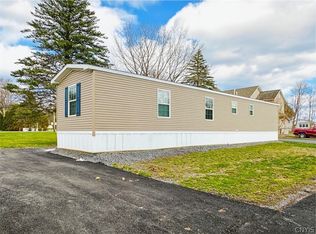 608 Kilkenny Dr, Utica, NY 13502