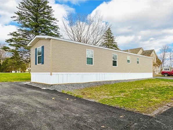 608 Kilkenny Dr, Utica, NY 13502