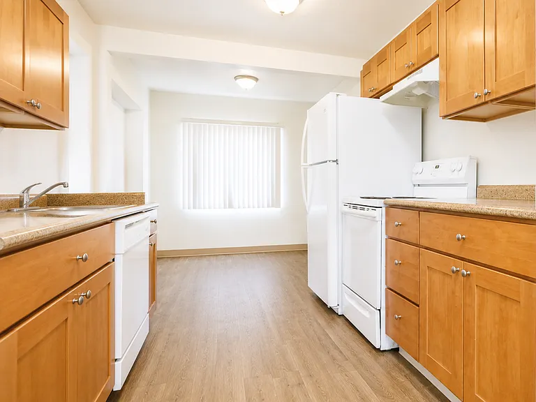 Fairway Apartments — Photo 31