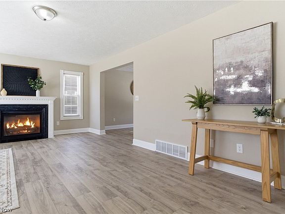 5th image of 675 Meadowlark Rd