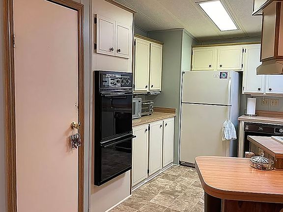 2nd image of 14320 Muirfield Dr #860