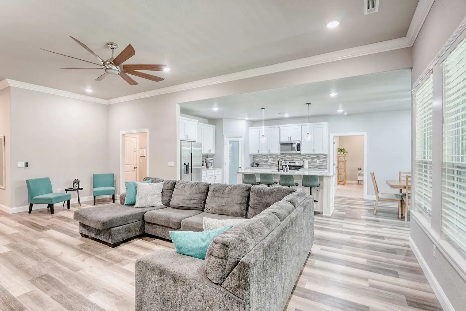 5 bed, 3.0 bath, 2507 sqft, $4,438 — Photo 4