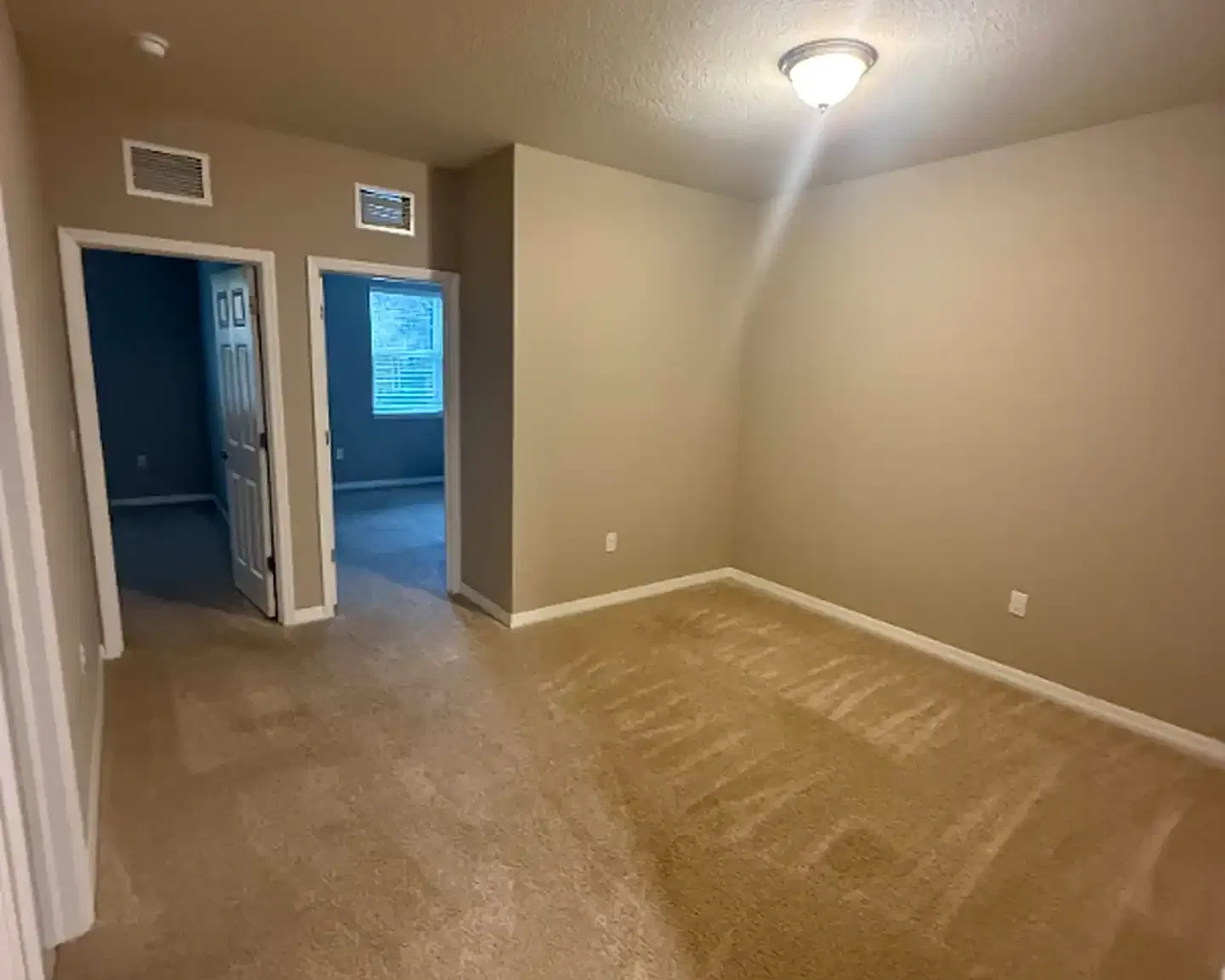 3 bed, 1852 sqft, $2,500 — Photo 2