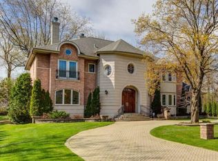 1915 Beechnut Rd, Northbrook, IL 60062