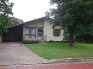 520 Mesquite St, Ranger, TX 76470