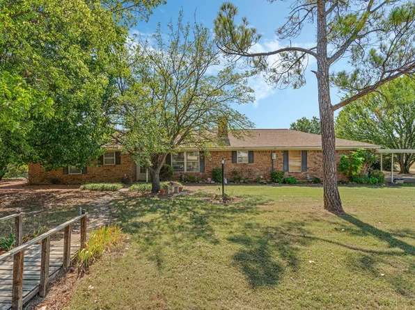 500 E 6th St, Krum, TX 76249