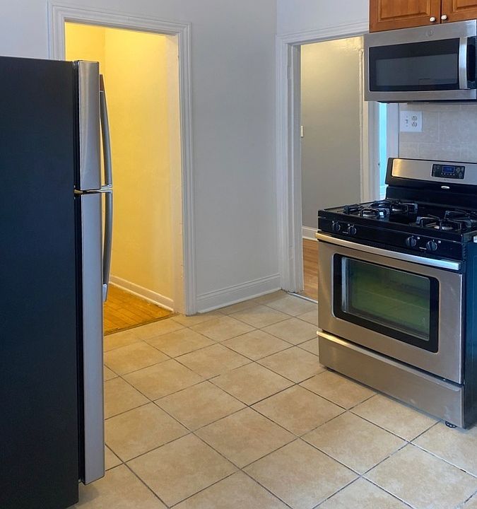 1st image of 1356 W Devon Ave #3E