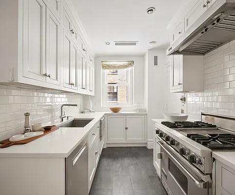 Sold by Compass | media 5