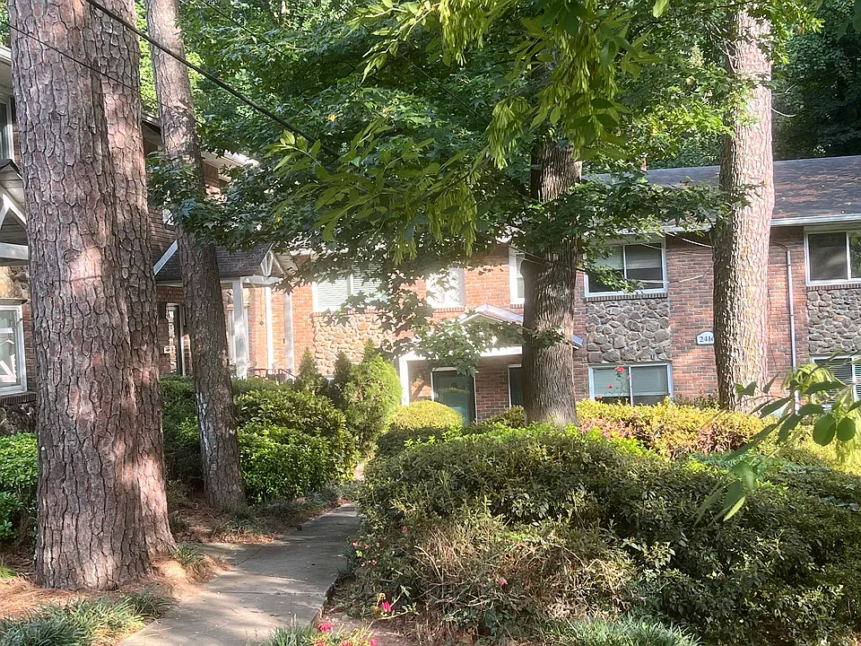 2416 Peachwood Cir NE