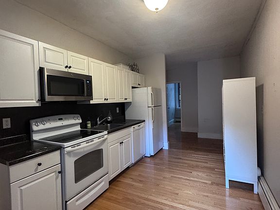 2nd image of 71 Phillips St APT 2