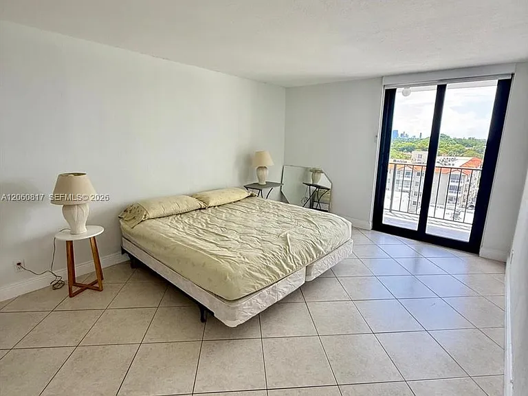 2625 Collins Ave #810 — Photo 19