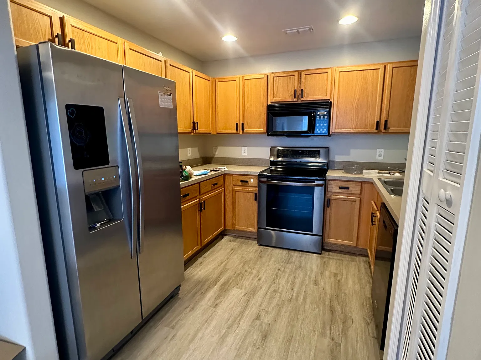 3 bed, 2.5 bath, 1388 sqft, $2,280 — Photo 2