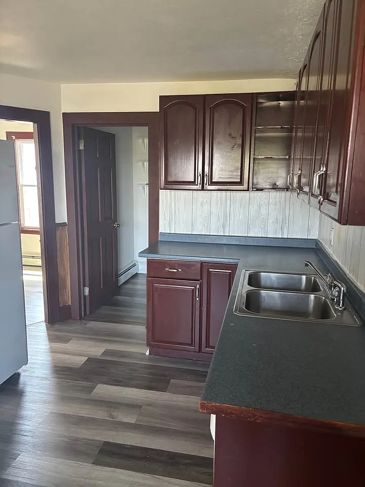 3 bed, 800 sqft, $2,200 — Photo 4