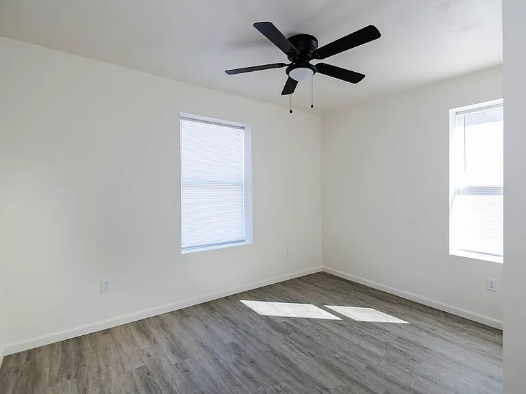 6043 Clemens Ave — Photo 10