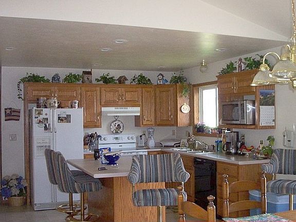 Kitchen w/Island 