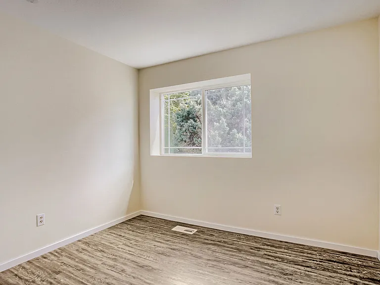 14539 SE Center St — Photo 13