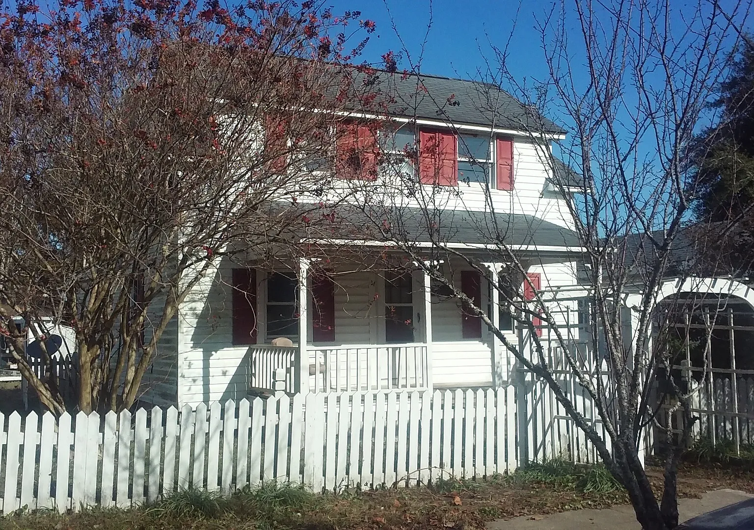 Charming 2 Bedroom with bonus room home in Historic Downtown Morehead City Walking District! Walk... — Photo 1