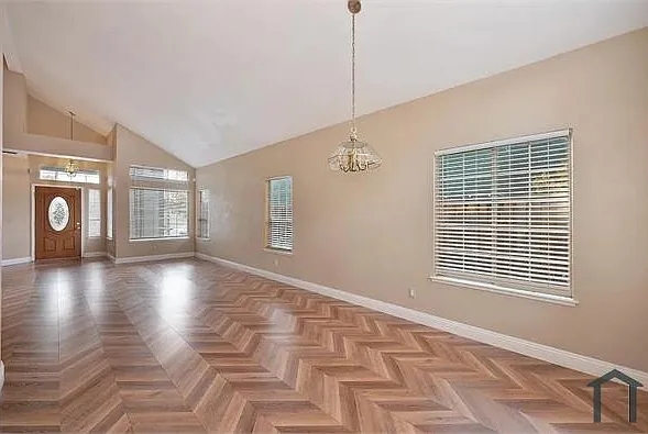 1585 Foxwood Dr — Photo 8