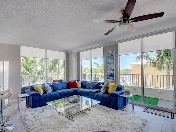 2nd image of 625 Casa Loma Blvd Unit 301