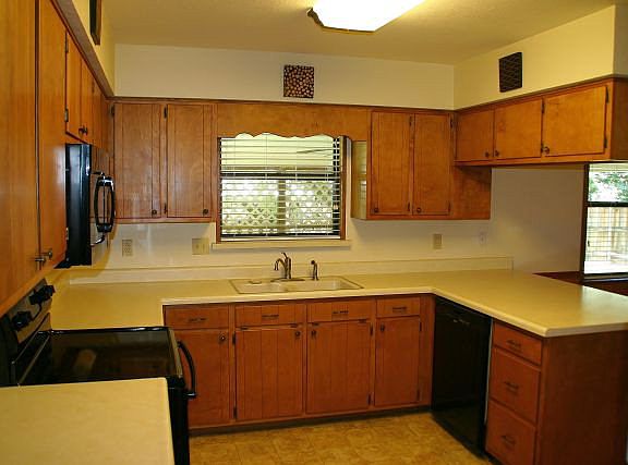 4th image of 1014 Avenue C
