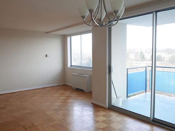 Dining room/balcony