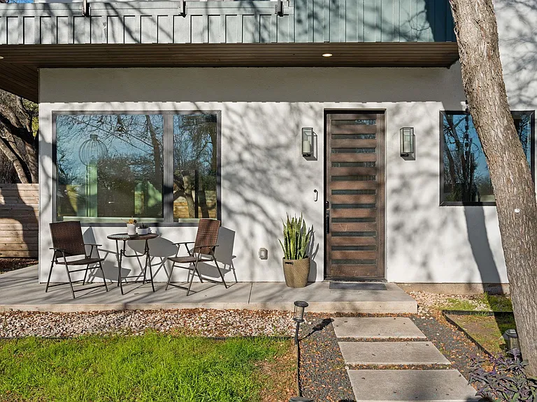 910 Nalide St #B — Photo 3