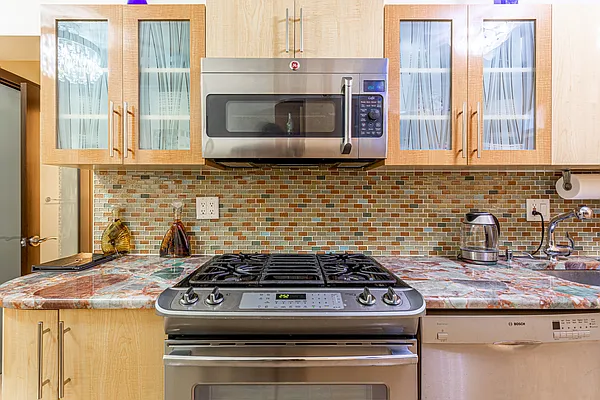 Sold by Yup Realty LLC | media 41