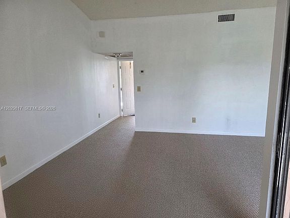5th image of 1017 Washington Cir #1017D