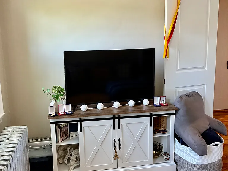 Yes, this is still the living room.