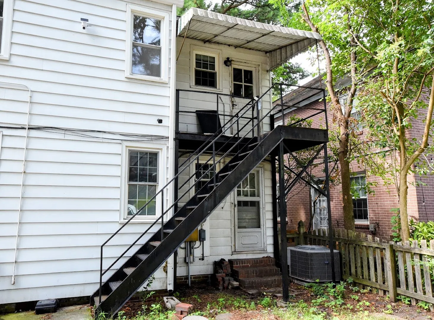 4 bed, 2100 sqft, $2,600 — Photo 2