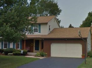 8 Brentfield Cir, Rochester, NY 14617
