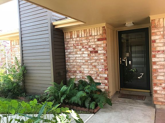 3rd image of 4528 Briarwood Ln