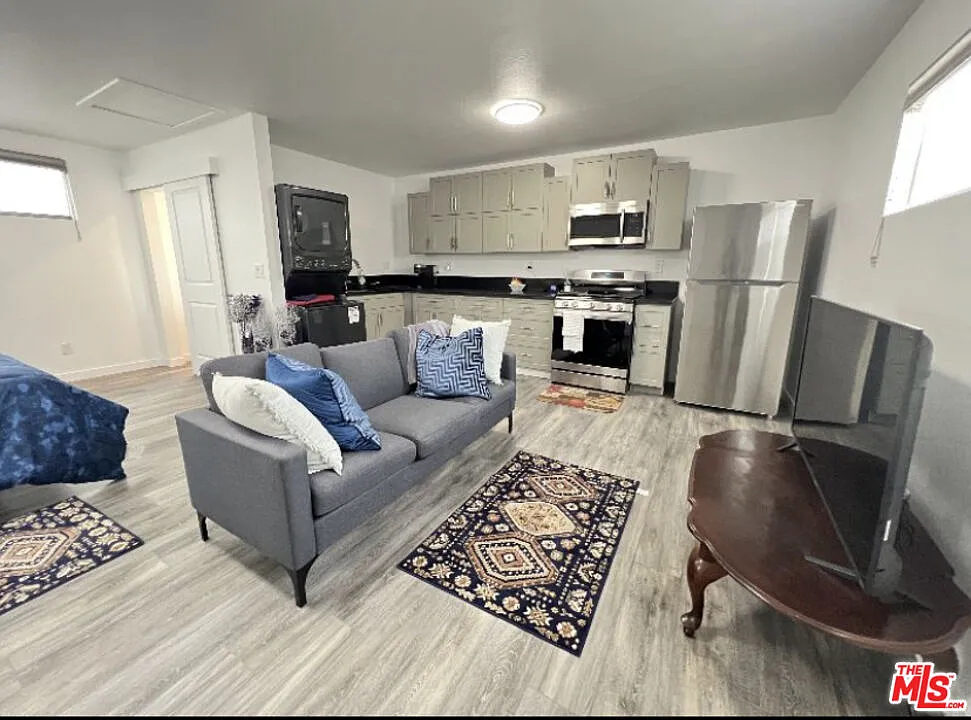 Studio, 1.0 bath, 640 sqft, $2,200 — Photo 2