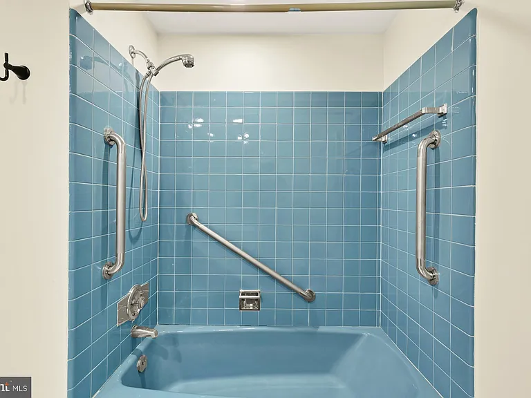 8416 Fox Run — Photo 39