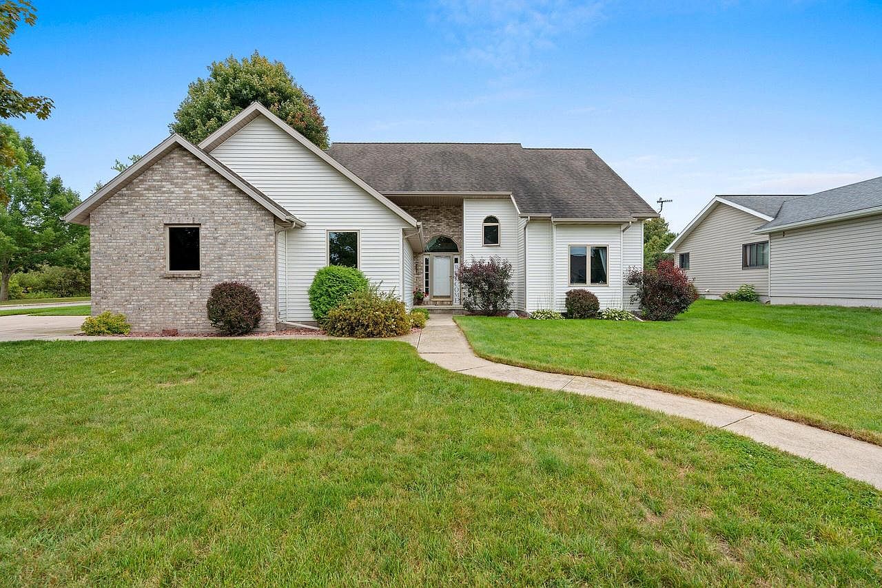 1405 Terrace COURT, Two Rivers, WI 54241 MLS 1850041 Zillow