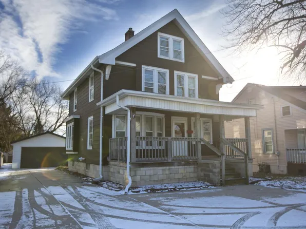 921 East Moreland BOULEVARD, Waukesha, WI 53186