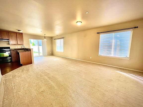 Gr. Floor Leaving Room