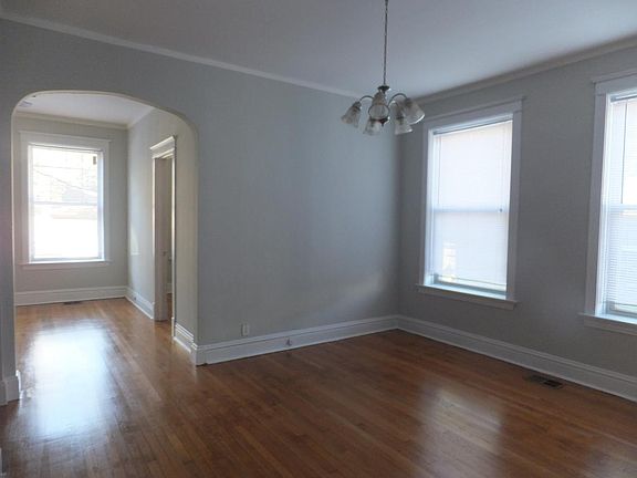 2nd image of 2119 W Ainslie St #1
