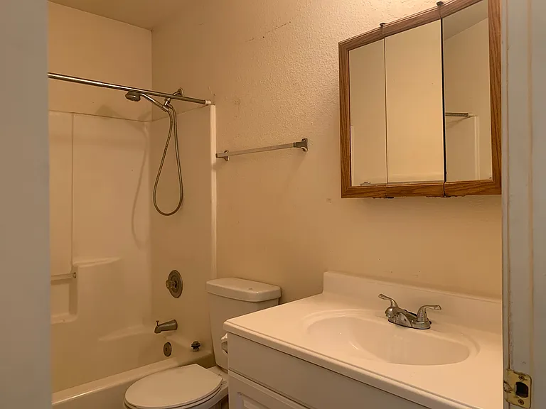 1622 Lincoln St — Photo 6