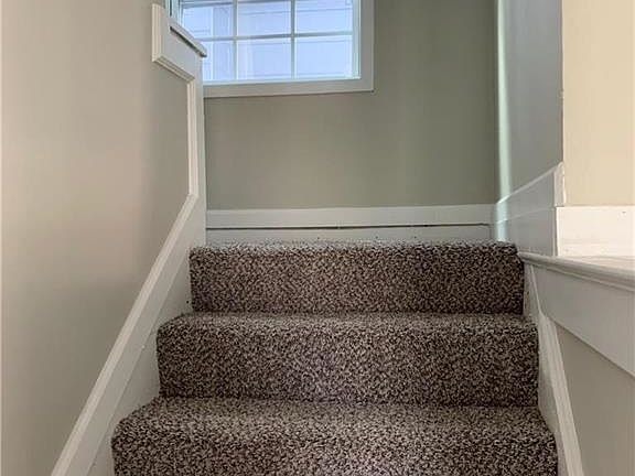 stairs to bedroom level