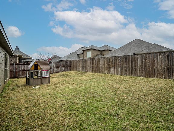 5th image of 845 Lake Woodland Dr