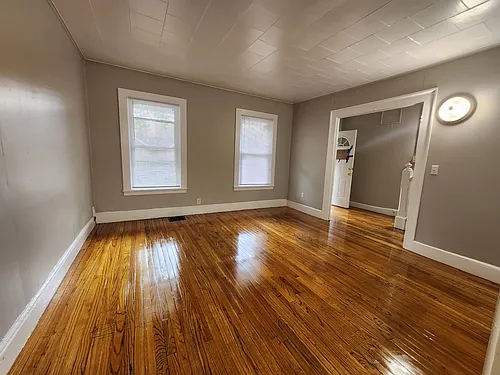 202 Hallock Ave Photo 1