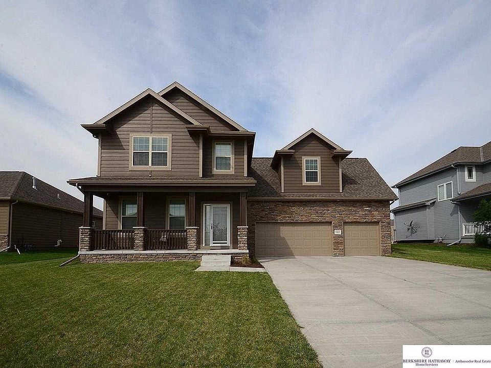 1st image of 5822 N 152nd St