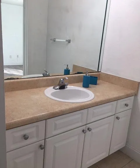 Full Bathroom 2