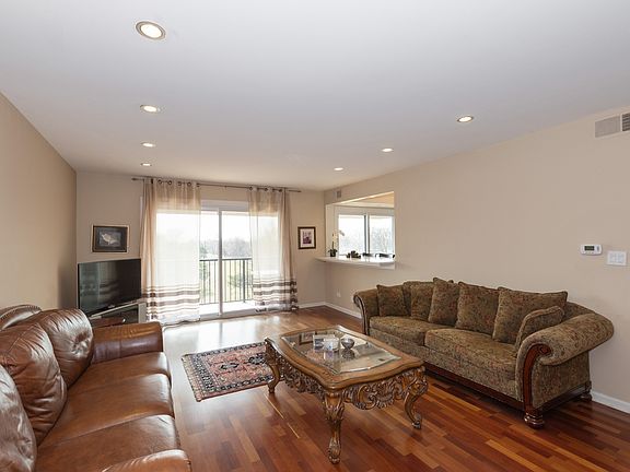2nd image of 4940 Foster St APT 406