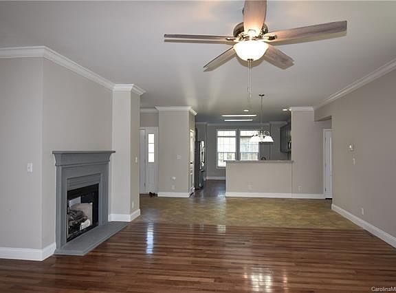 3rd image of 160 Roger Dr