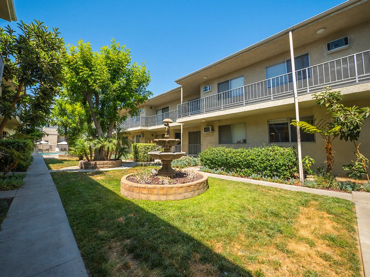 Building Photo - 20317 Saticoy St