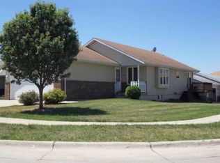 921 Amy Cir, Carroll, IA 51401